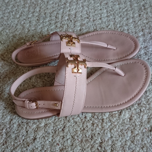 Tory Burch light Pink Everly T-Strap Flat Sandal with golden tone logo size 8.5 - Picture 1 of 12